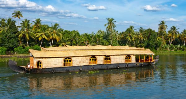 Munnar Kumarakom Houseboat Package