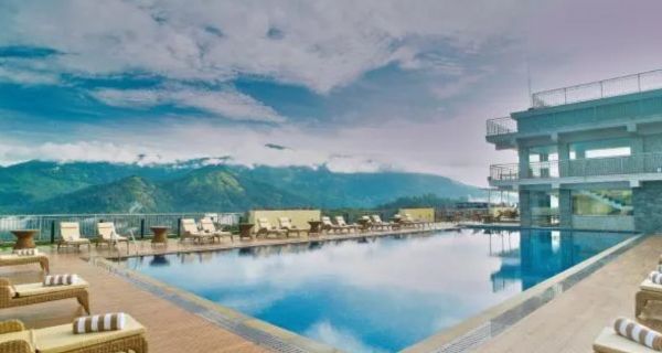 Luxury Munnar Houseboat Package - Image 1