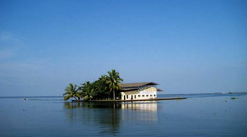 munnar-kumarakom-backwaters-tour