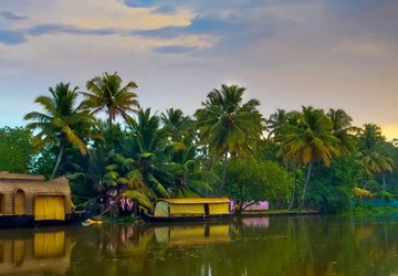 munnar-kumarakom-backwaters-tour