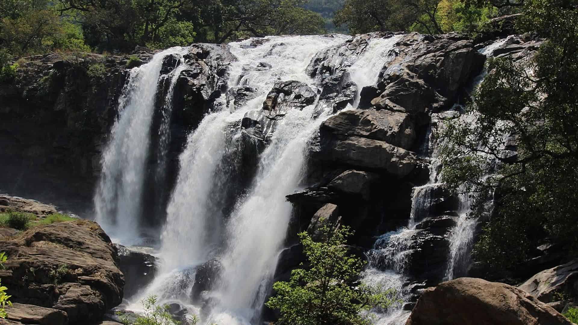 thoovanam-waterfalls